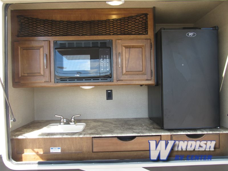 light 5th wheel with outdoor kitchen
